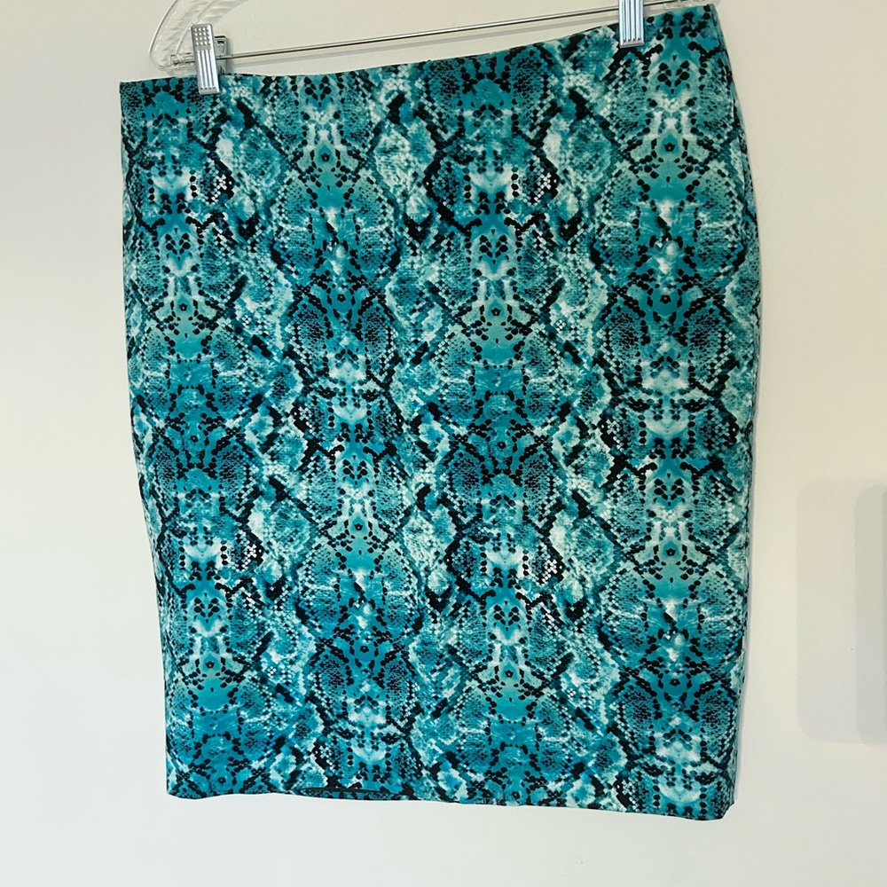 NWOT Liz Claiborne Snakeskin Pencil Skirt